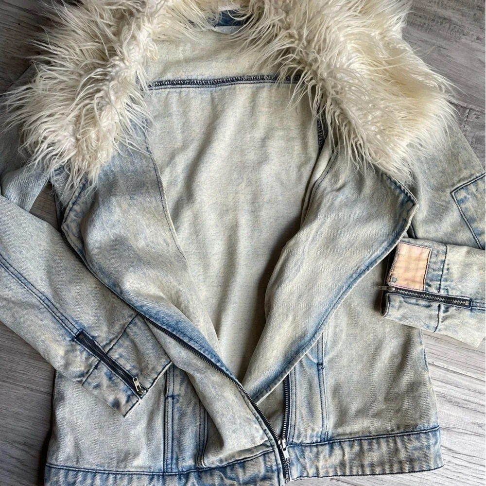 Somedays Lovin Oversized Denim Jacket W/Faux Fur Weathered Aged Acid Wash SZ S